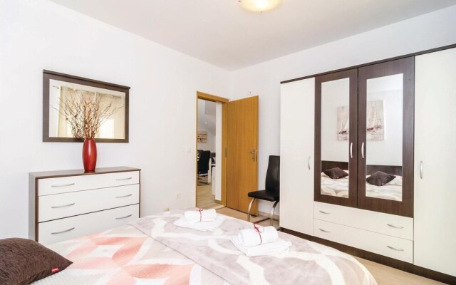 Stunning Home in Cibaca With Wifi and 2 Bedrooms