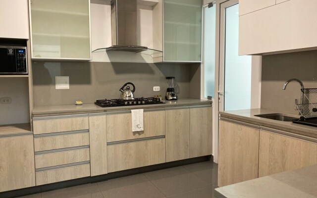 Spacious and Luxurious 1BR in San Isidro
