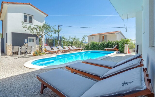 Nice Home in Podstrana With Wifi and 2 Bedrooms