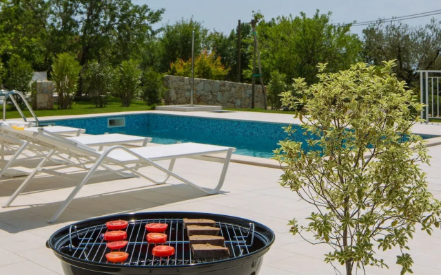 Peaceful Villa in Stanisovi With sea View