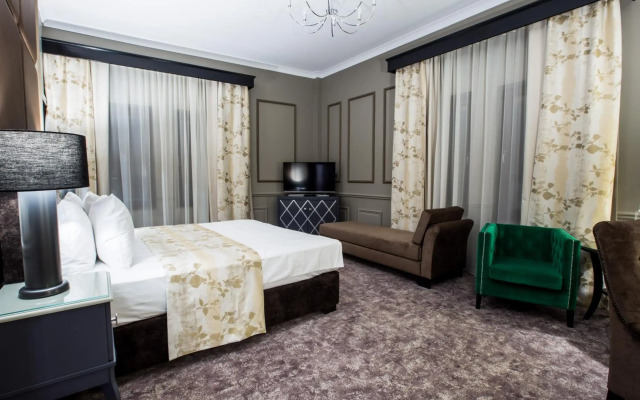 Peninsula Boutique Hotel
