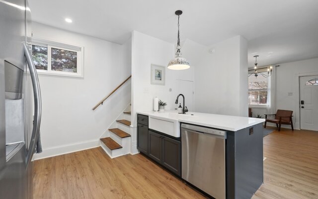 Morrill Modern Retreat Desirable Marion Village!