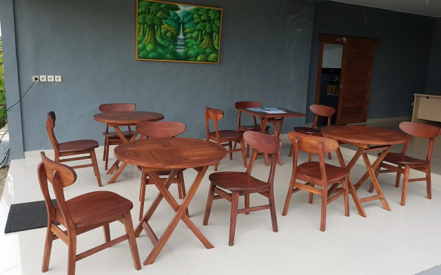 Pini Sentana Village