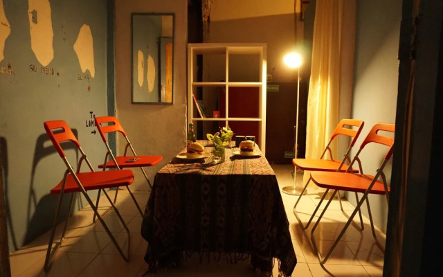 Salon de Nomad Gili T.