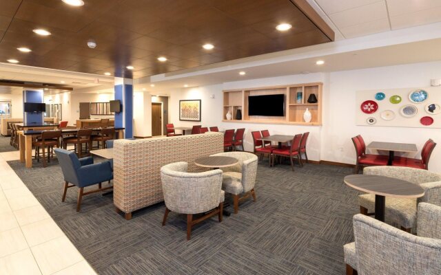 Holiday Inn Express & Suites Gaylord by IHG