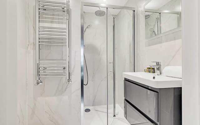 Sunny 2-bed Gem in Chiswick