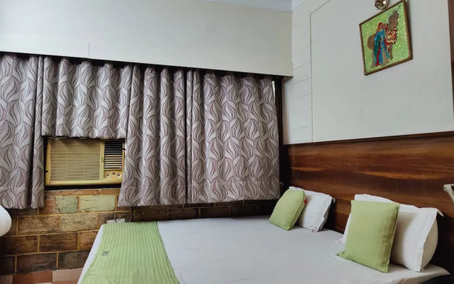 Harish Guest House -Railway Station Road