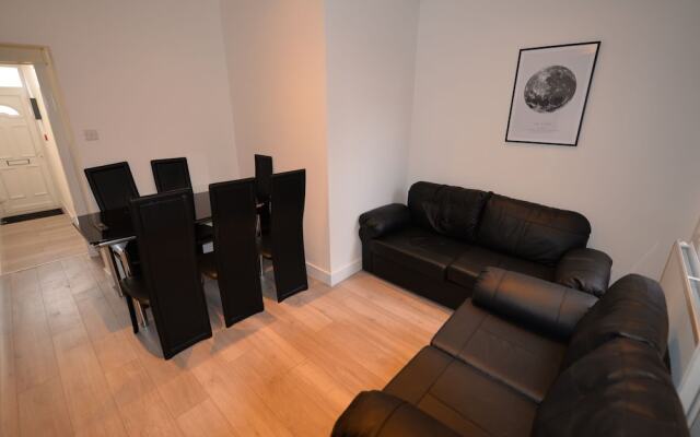 Contemporary Holiday Home in Coventry Near Fargo Village