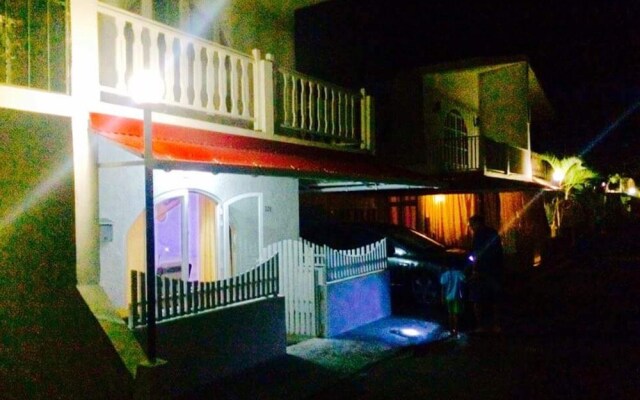 House With in Pereybere With Pool Access and Enclosed Gard