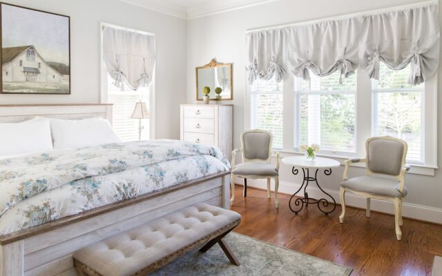 AVA House Bed & Breakfast