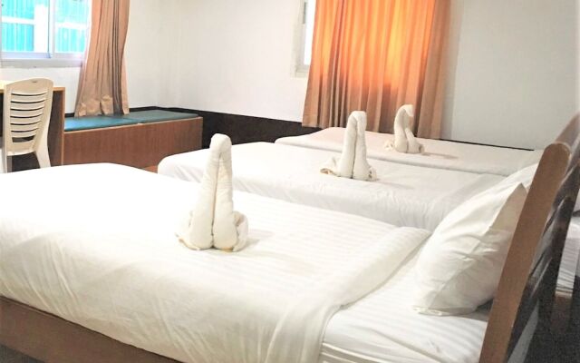 Golden Bee PhiPhi Hostel