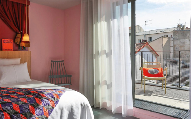 Mob Hotel Paris les Puces