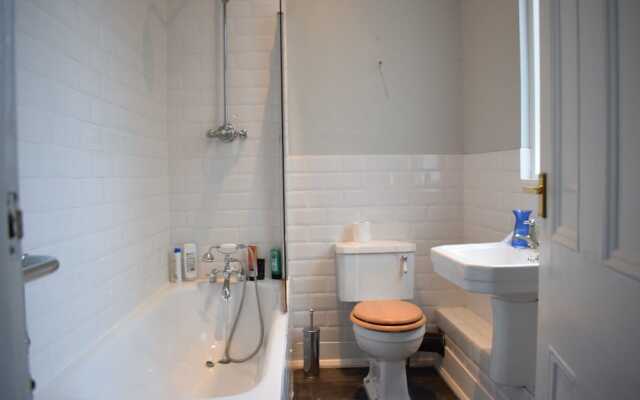 Bright 1 Bedroom Flat in Brixton