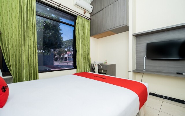 RedDoorz Plus @ Grace Residence Surabaya