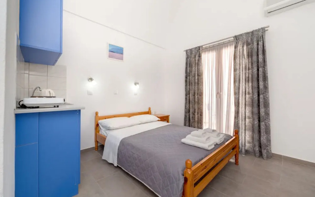 Andreas Studio Perissa in Santorini