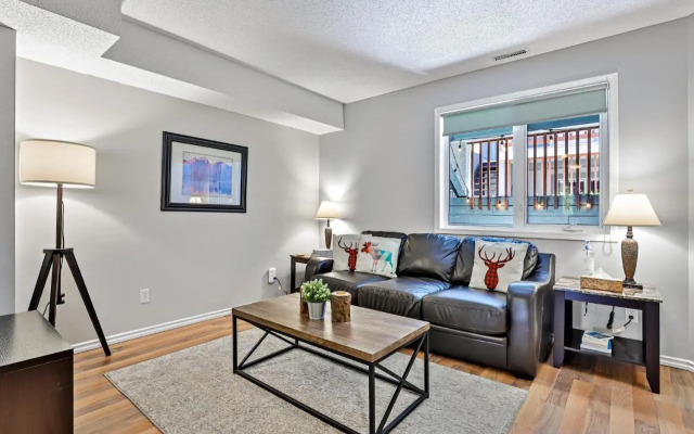 The Norquay, Pet-Friendly 2 Bed with Mtn View