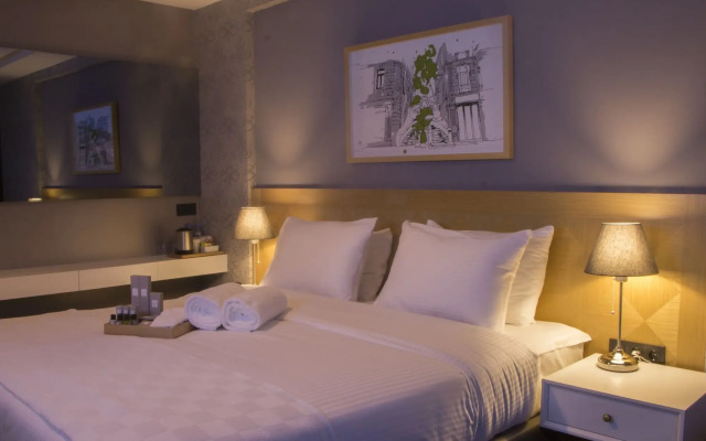Four-G Hotel