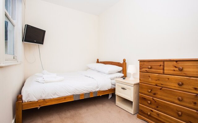 Modern & Spacious Home on Old Kent Road