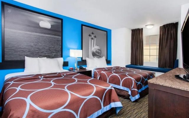 Econo Lodge Inn & Suites