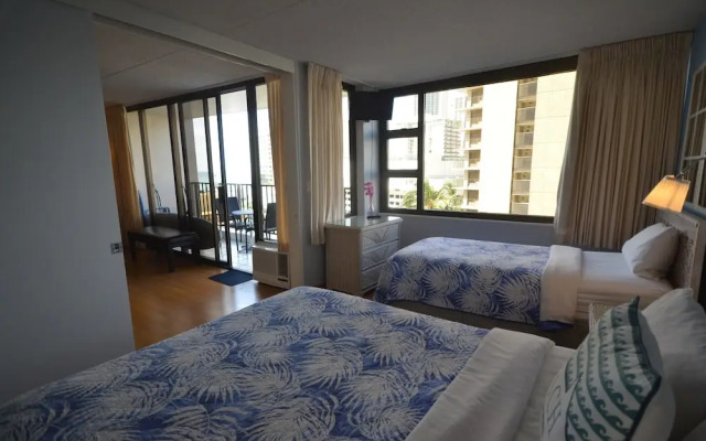 Waikiki Banyan #T1-910 by RedAwning