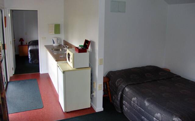 Lake Brunner Country Motel & Holiday Park