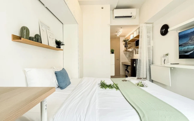 Nice Studio Room Apartment Near Tokyo Hub At Tokyo Riverside Pik 2 – Guest Rooms – Jakarta