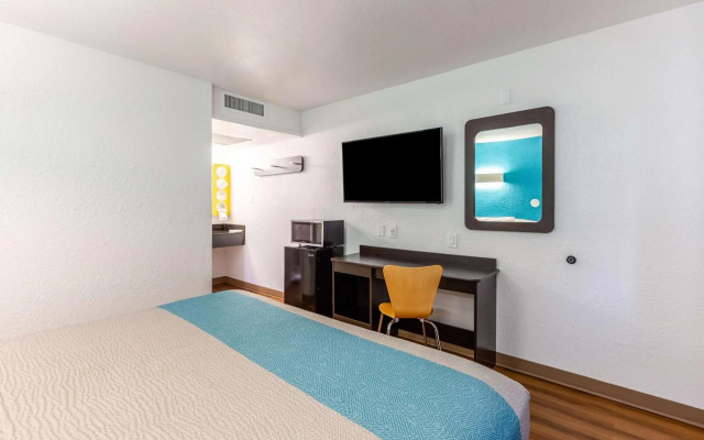 Motel 6 Valdosta, GA - University