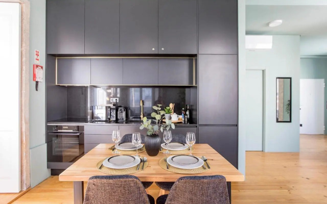 Artistic 2BR Flat Downtown w/ AC by LovelyStay