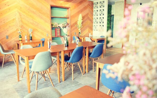 Hotel 385