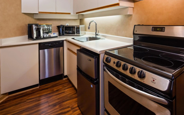 Best Western Plus Emerald Isle Hotel