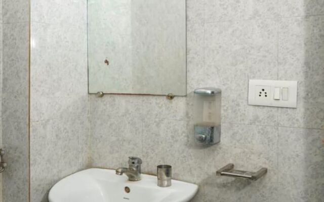 Lals Plaza Hotel