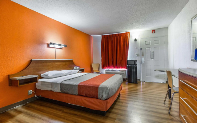 Motel 6 Mount Vernon, IL
