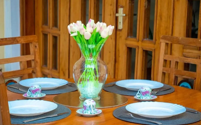 Lux Suites Tembo Court Apartments