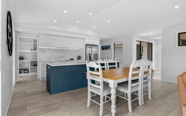 Whai Awa Retreat - Mangawhai Holiday Home