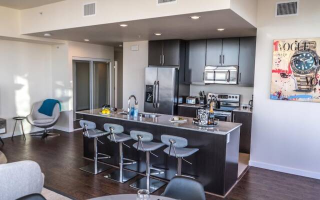 Ocean View III by AvantStay | High-Rise Flat in DT w/ City & Ocean Views!