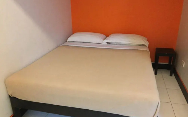 OYO 543 Negrense Suites