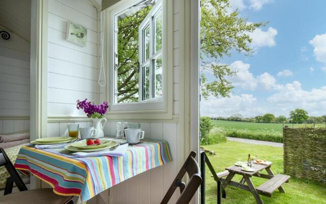 Romantic Shepherds Hut, Kenilworth