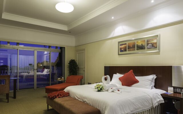 Xiamen International Seaside Hotel (hotel corridor leads to the stone exhibition hall)