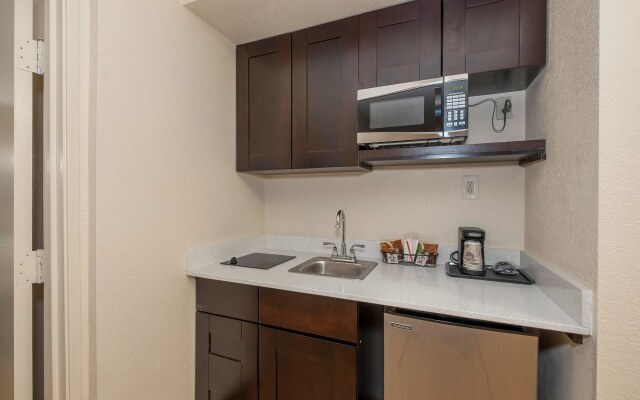 Red Roof Inn PLUS+ & Suites Knoxville West-Cedar Bluff