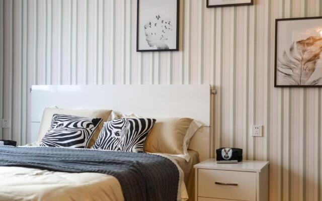 Henan Kaifeng·Gulou Square· Locals Apartment 00138590