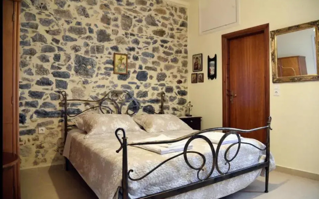 Traditional Residence with terrace