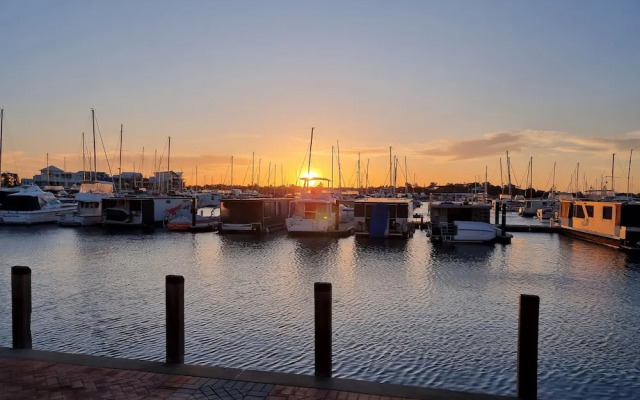 Seadream Studios at Mandurah Gate Resort