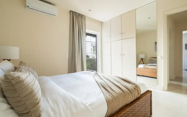 2BD Sunny Condo Close to the Beach