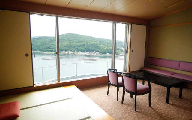 Toba Seaside Hotel