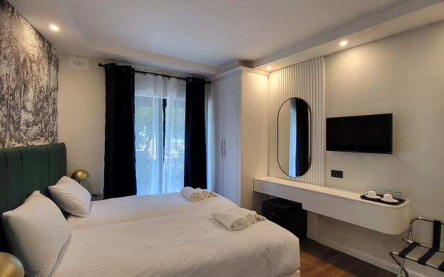 Carlton Hotel
