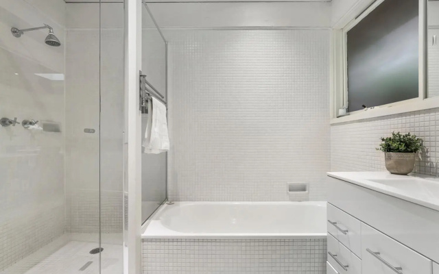 Fernview on Falls – Bathroom – Melbourne