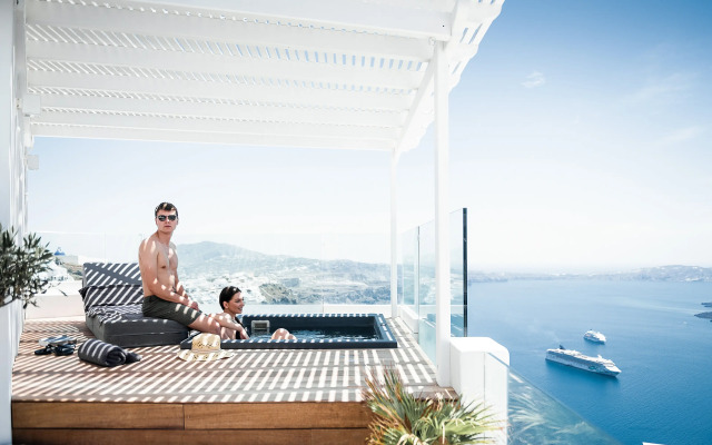 On The Rocks Hotel