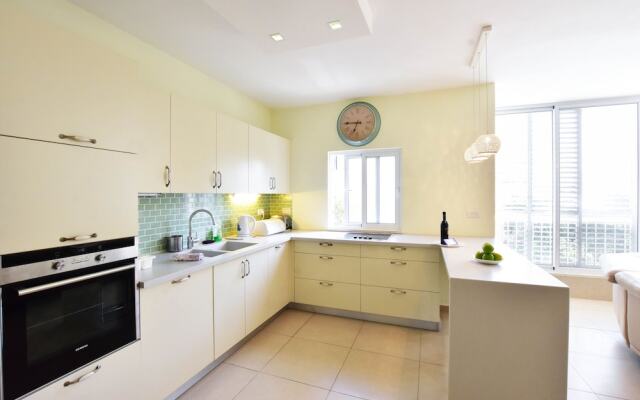 Gordon Beach Luxury PRK Stay at My Place