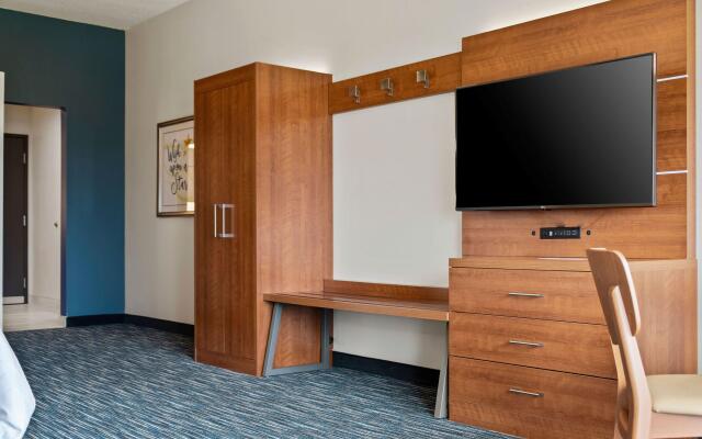 Holiday Inn Express & Suites Orlando - Lake Buena Vista, an IHG Hotel