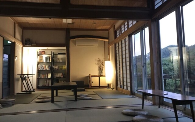 Guesthouse-Lahar- Hostel